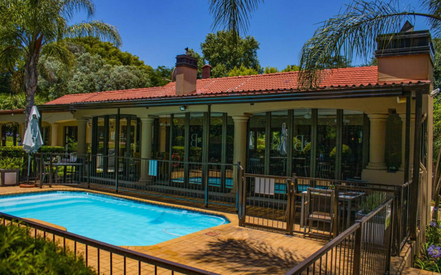 Hutten Heights Lodge by Ilawu