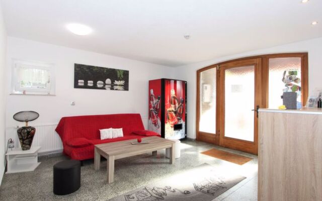 Am Birkenhain 13930