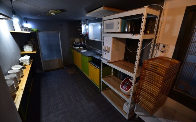 A Strange Day Guesthouse - Hostel