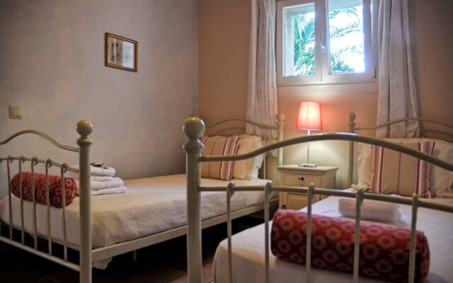 Villa St. Nicholas House & Guest Apart.