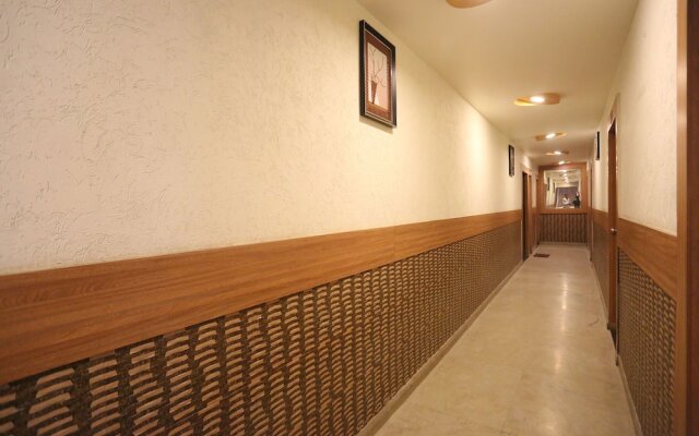 OYO Flagship 12177 Hotel Crystal Inn