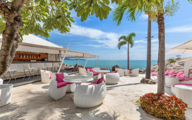 The Dinky Rock, Lounge Beach Club & Spa Hotel