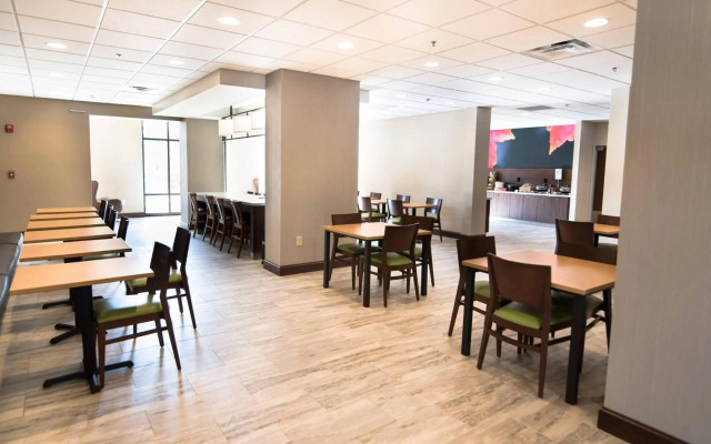 Fairfield Inn and Suites by Marriott Atlanta Airport North