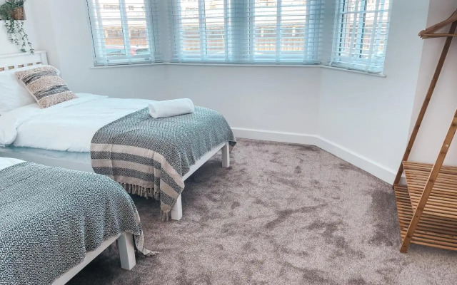Principality View Apartment One, by Solace Stays
