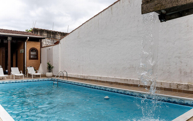 Casa com piscina e churrasqueira em Caraguatatuba