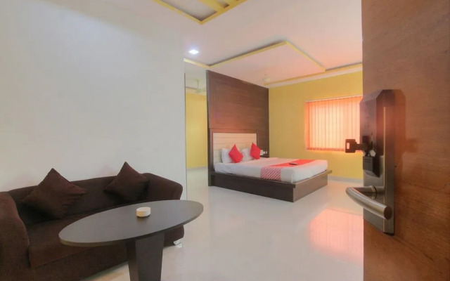 OYO 15965 Hotel Nandi Gateway