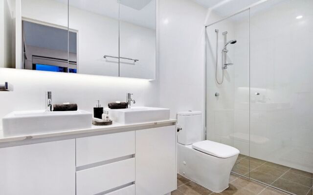 NEO Apartments - Holidays Gold Coast