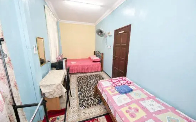 OYO 90915 Ilham Villa