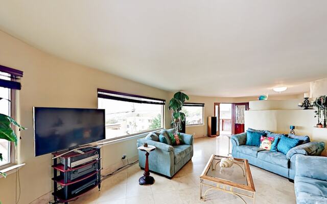 Hilltop Designer - 2 Br Home