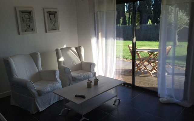 CHAMBRE D HOTES LE MAS DES LIMITES à ROGNONAS