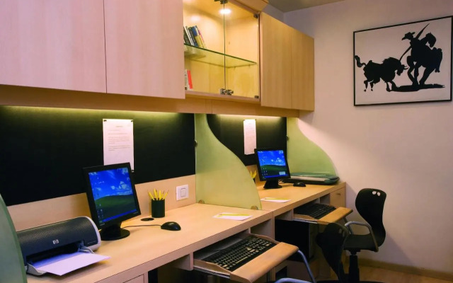 Lemon Tree Hotel, Udyog Vihar, Gurugram