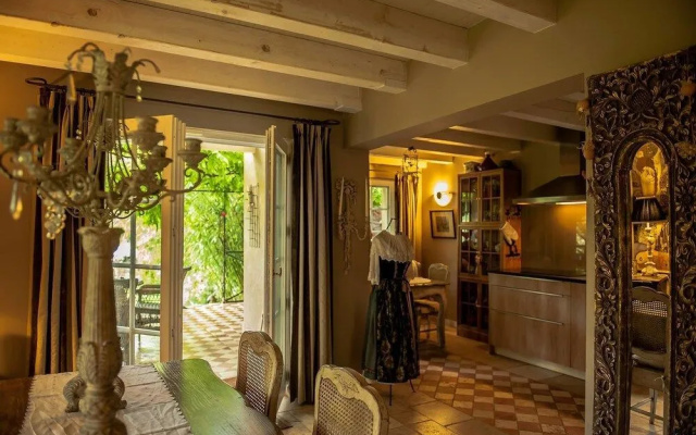 Le B. Cottage