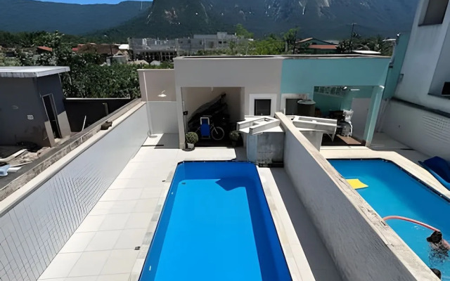 Casa com piscina em Boraceia