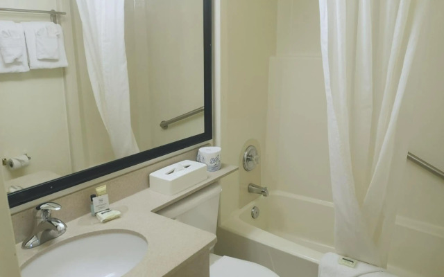 Travelodge by Wyndham Edmonton West