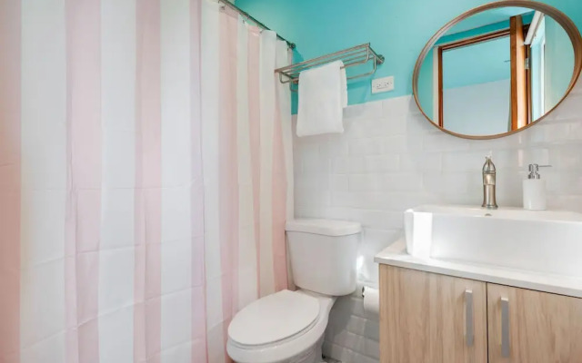 Stylish Apartment Includes Pool Parking in Condado
