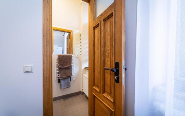 Stories Writer's AP 40sqm Renovated Free parking