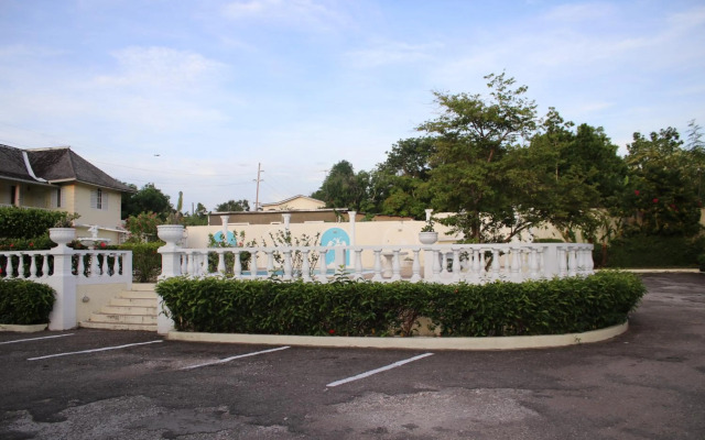 Cozy Studio @ Country Manor