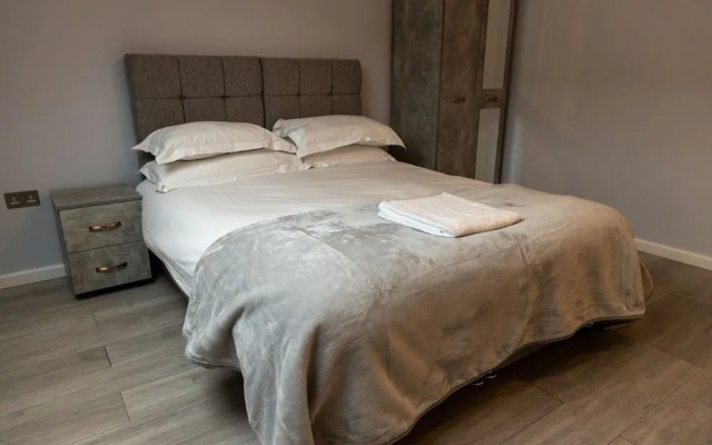 London Heathrow Bath Road Flats