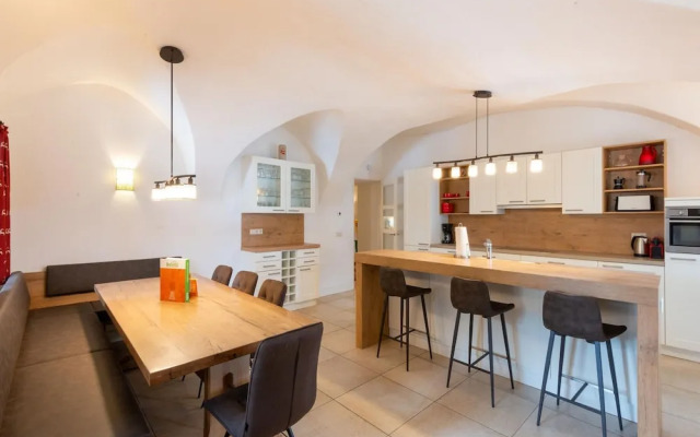 Traditional Holiday Home With Sauna in Niedernsill
