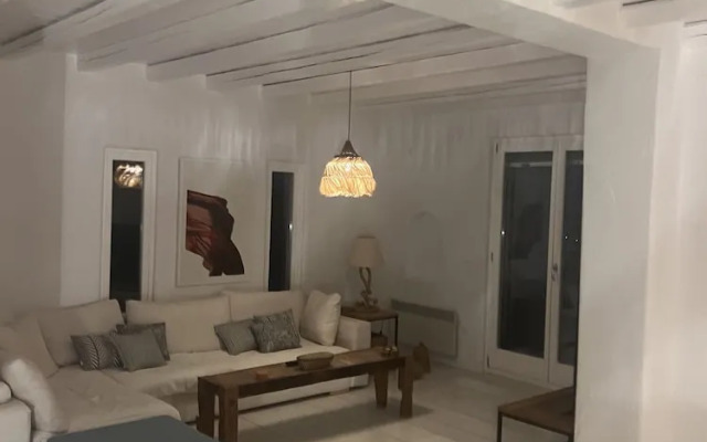 Luxurious Villa Oasis in Paros