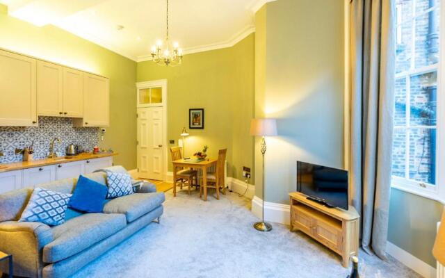 2 Rowntree House