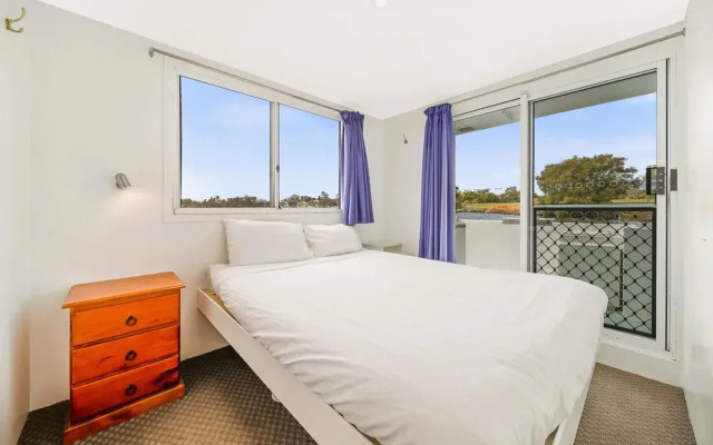 Coomera Houseboat Holidays