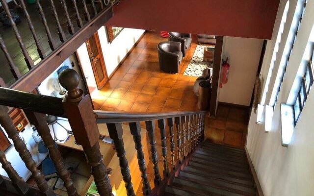 Chez Les Rois Guesthouse