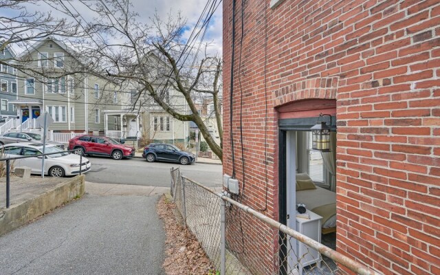 Cozy Somerville Studio: 2 Mi to Boston, Walk to T!