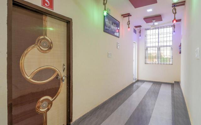 OYO Flagship 49182 Hotel The Royal King