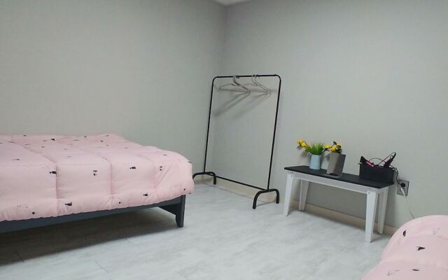 Friends Guesthouse - Hostel