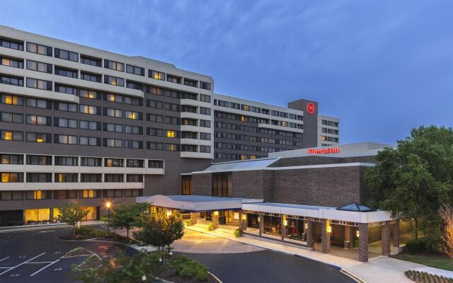 Sheraton Norfolk Waterside Hotel