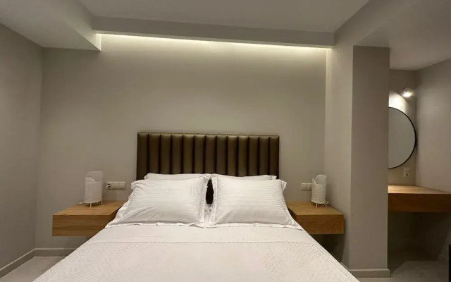 Elpida Luxury Apartments & Suites
