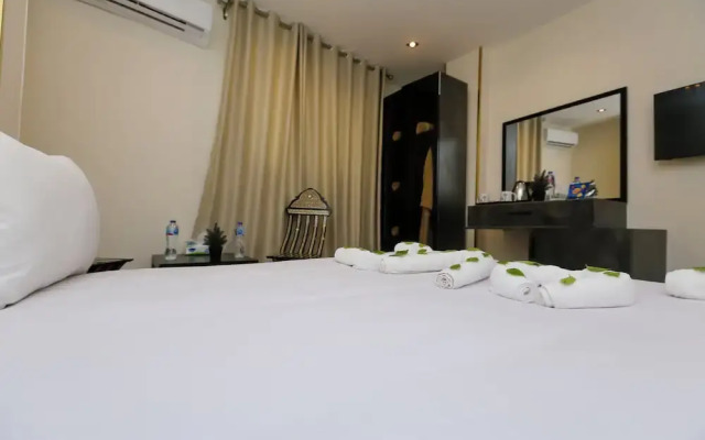 Taj pyramids view inn