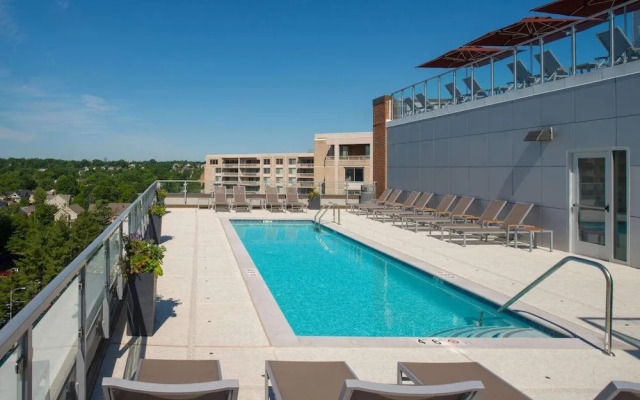 Fantastic Condo at Crystal City With Gym