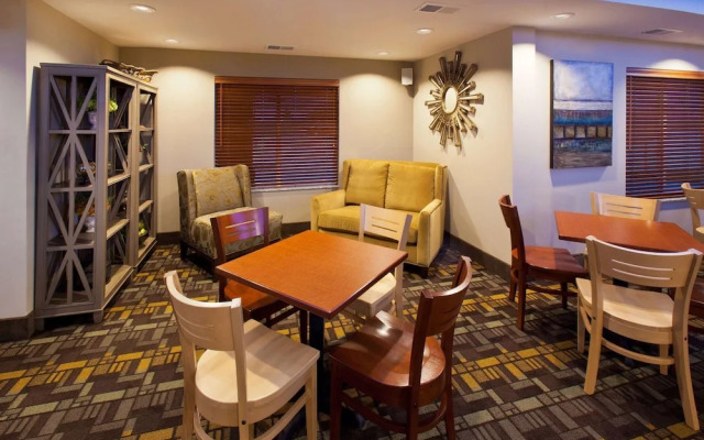 AmericInn Hotel & Suites Fairfield