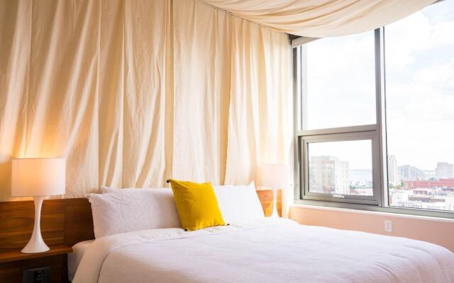 Bright, Luxury Apartment in Historic District