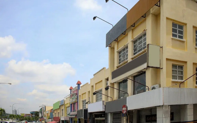 OYO 90338 Prima Saujana Budget Hotel