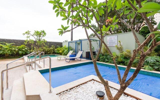 Flat com linda Piscina no Setor Bueno - TH605