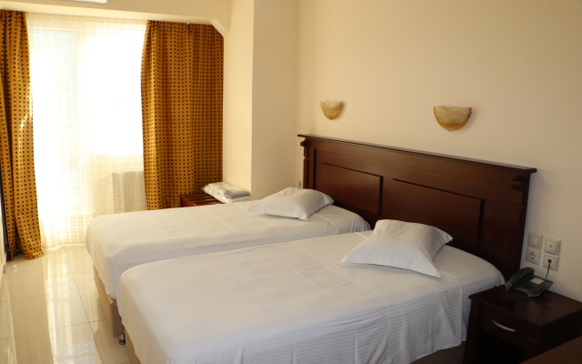 Hotel Kosta Famissi