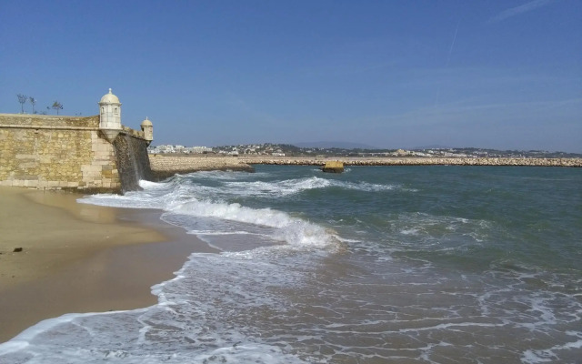 B10 - Top-Floor Bay View