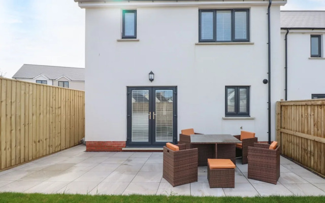 Lunaroxx, 6 Meadow Gardens, Kilgetty