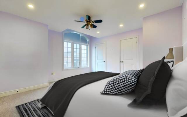Spacious Family Haven: Modern 4-bedroom Luxury Home