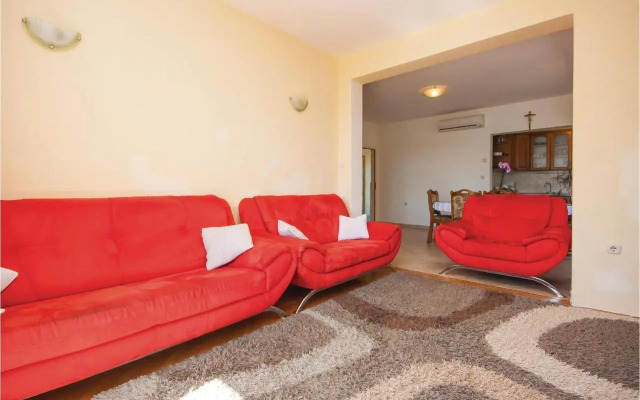 Three-Bedroom Apartment in Brodarica