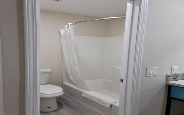 Hotel Avenida Victorville I 15