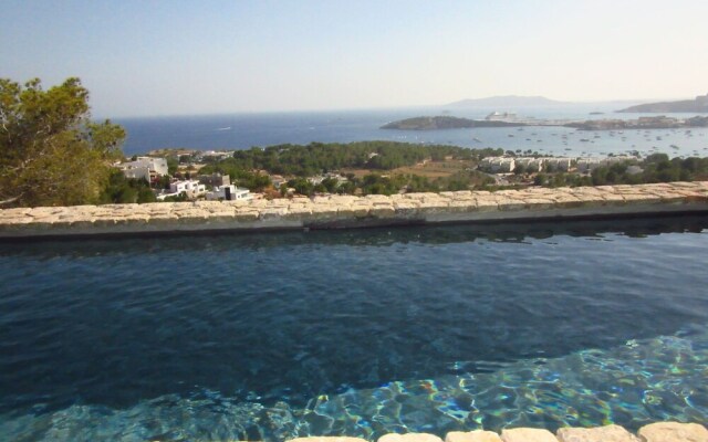 Stunning View Over the bay of Talamanca and Ibiza City