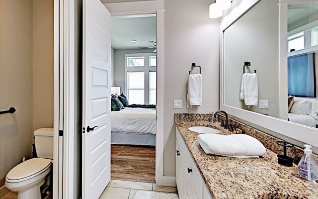 Luxe Waterfront - 3 Br Home