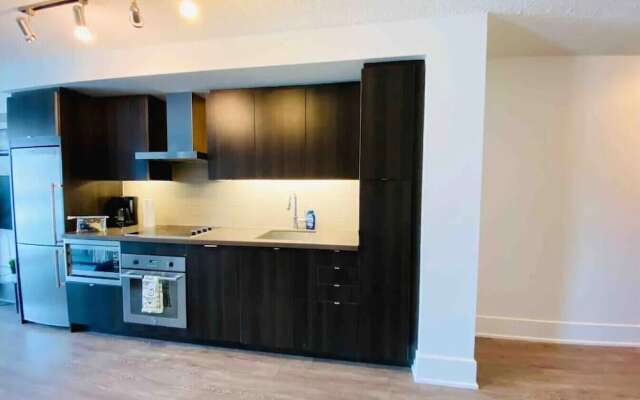 The Bay Suites MTCC CN TOWER