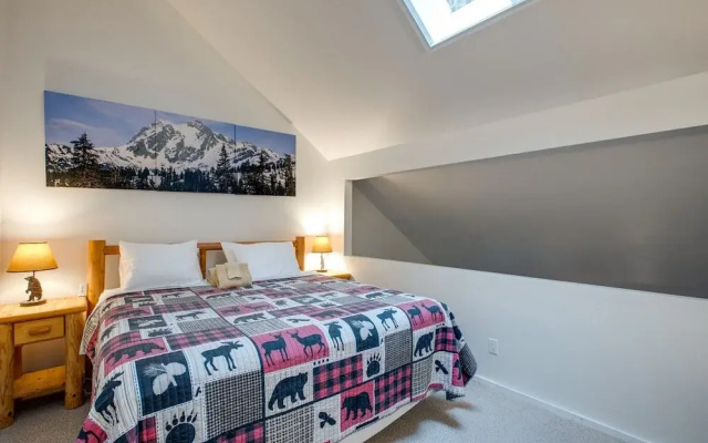 Mt Baker Lodging Condo 06 - Sleeps 5