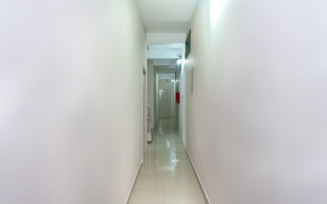 OYO 15477 New Royal Inn
