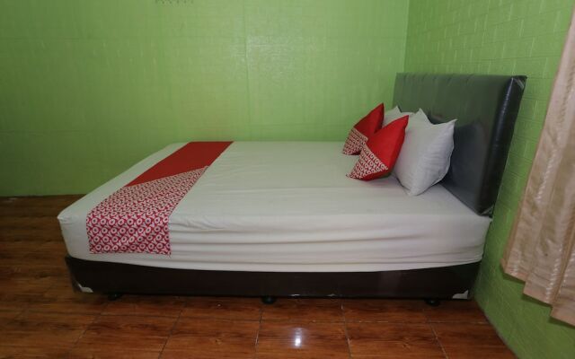 OYO 93021 Kost Dison